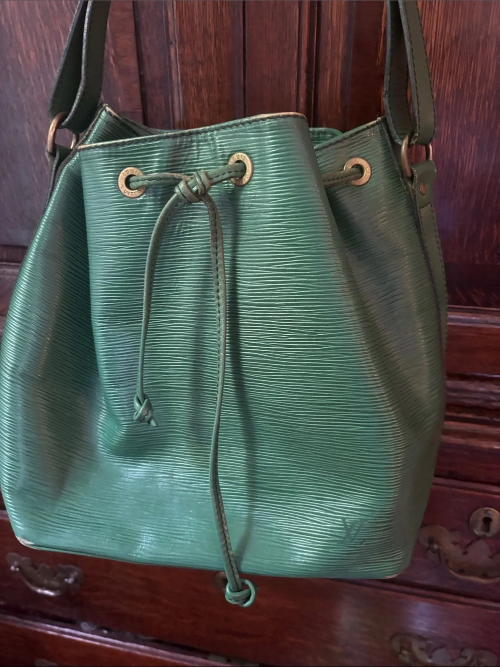 LV Epi Noe green Textured Drawstring Shoulder Bucket Bag - Picture 2 of 9